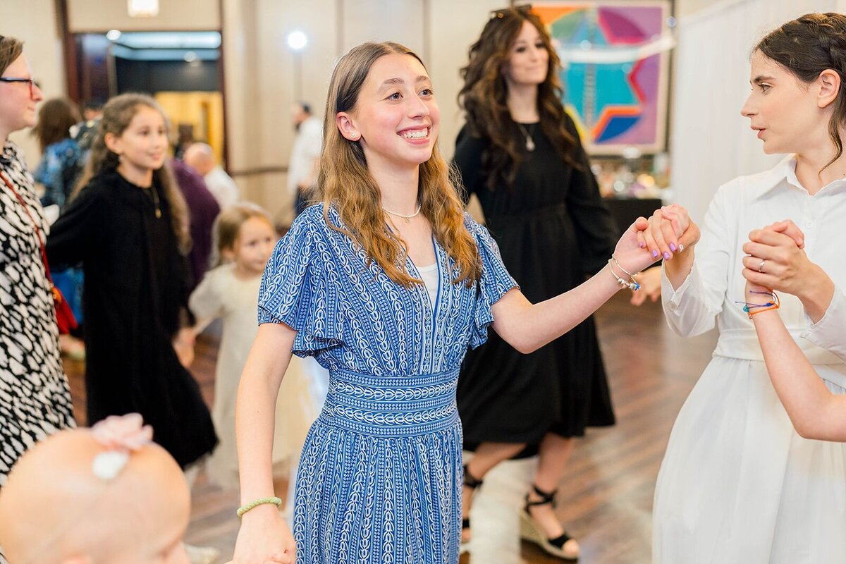 Eliana-Melmed-Photography-Chicago-LosAngeles-Jewish-WeddingPhotographer-CarmiKalman-WomensDancing-00120