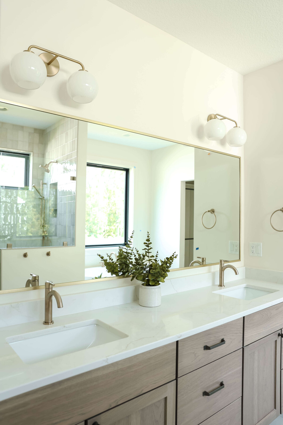 5306-Bathroom-Urbandale-Central-Iowa-Custom-Home-JRL-Builders-3F1A2752