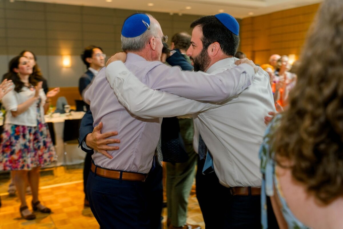Eliana-Melmed-Photography-Chicago-LosAngeles-Jewish-WeddingPhotography-ShulaNoah-Simcha-Dancing-00129