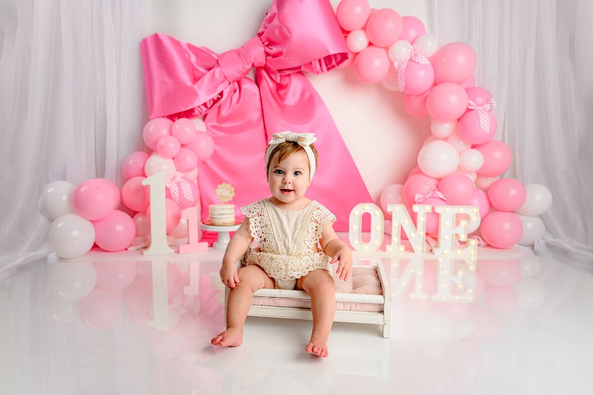Tobis-Timeless-Treasures-Charlotte-NC-Milestone-Photographer-Cake-Smash-54
