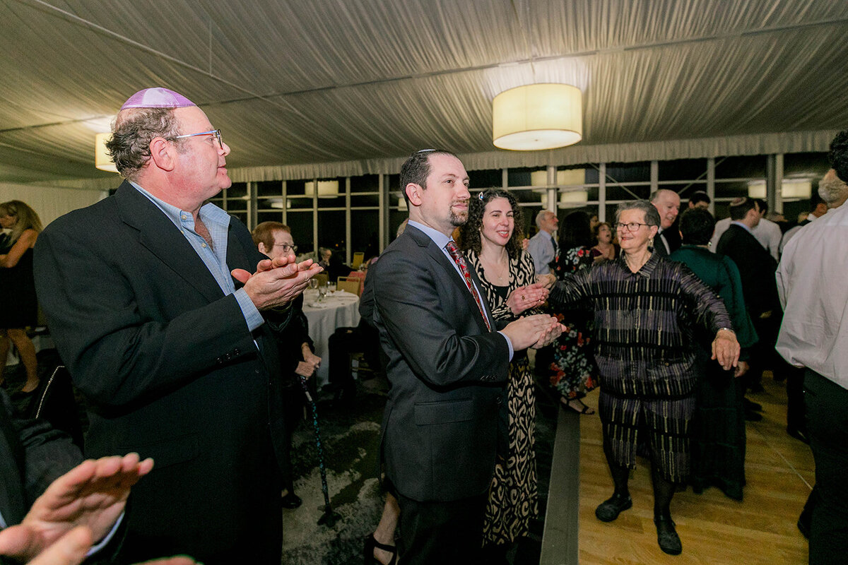 Eliana-Melmed-Photography-Chicago-LosAngeles-Jewish-WeddingPhotography-SimchaDancing-00127