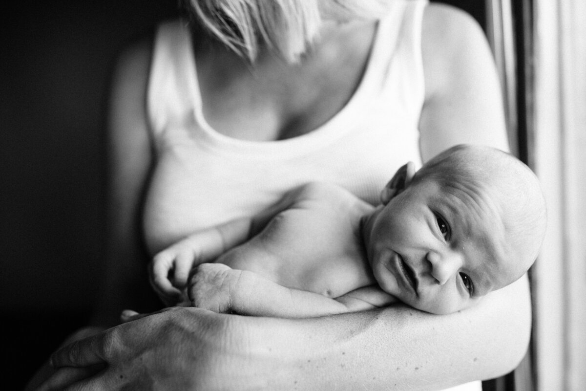 In-Home-Lifestyle-Newborn-Photos-Milwaukee10