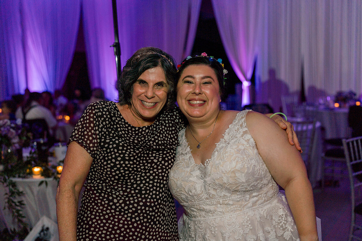 Eliana-Melmed-Photography-Chicago-LosAngeles-Jewish-WeddingPhotography-ElianaSklar-DanceFloor-00361