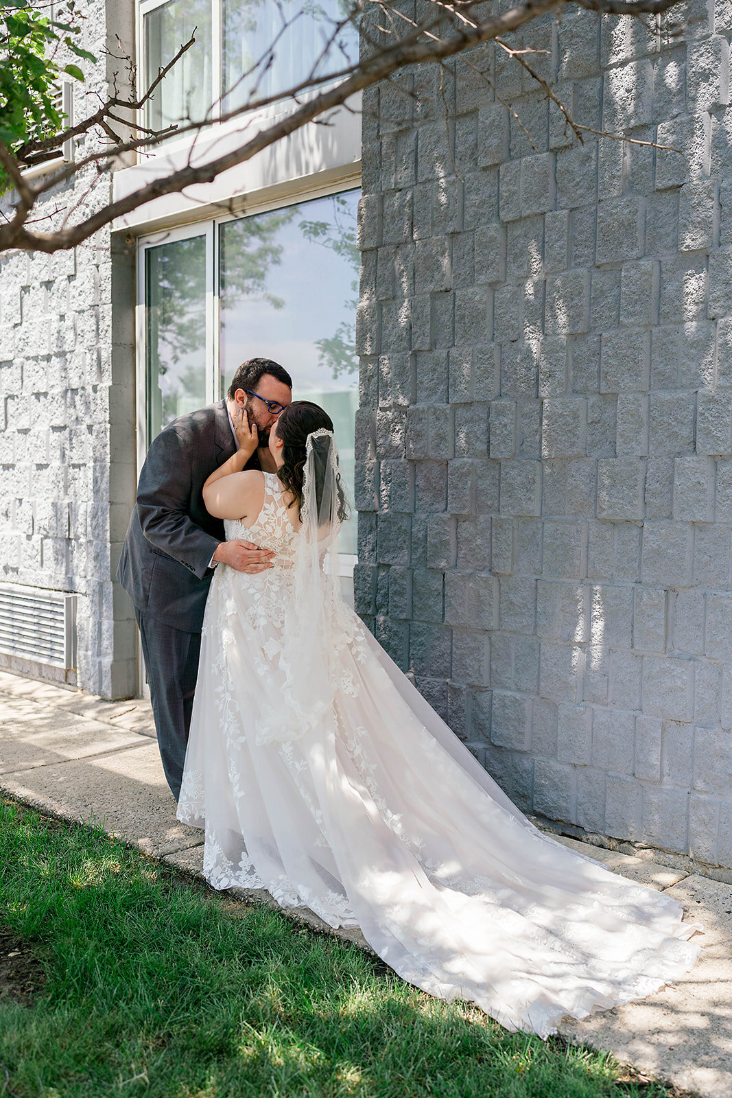 Eliana-Melmed-Photography-Chicago-LosAngeles-Jewish-WeddingPhotography-ElianaSklar-FirstLook-00107