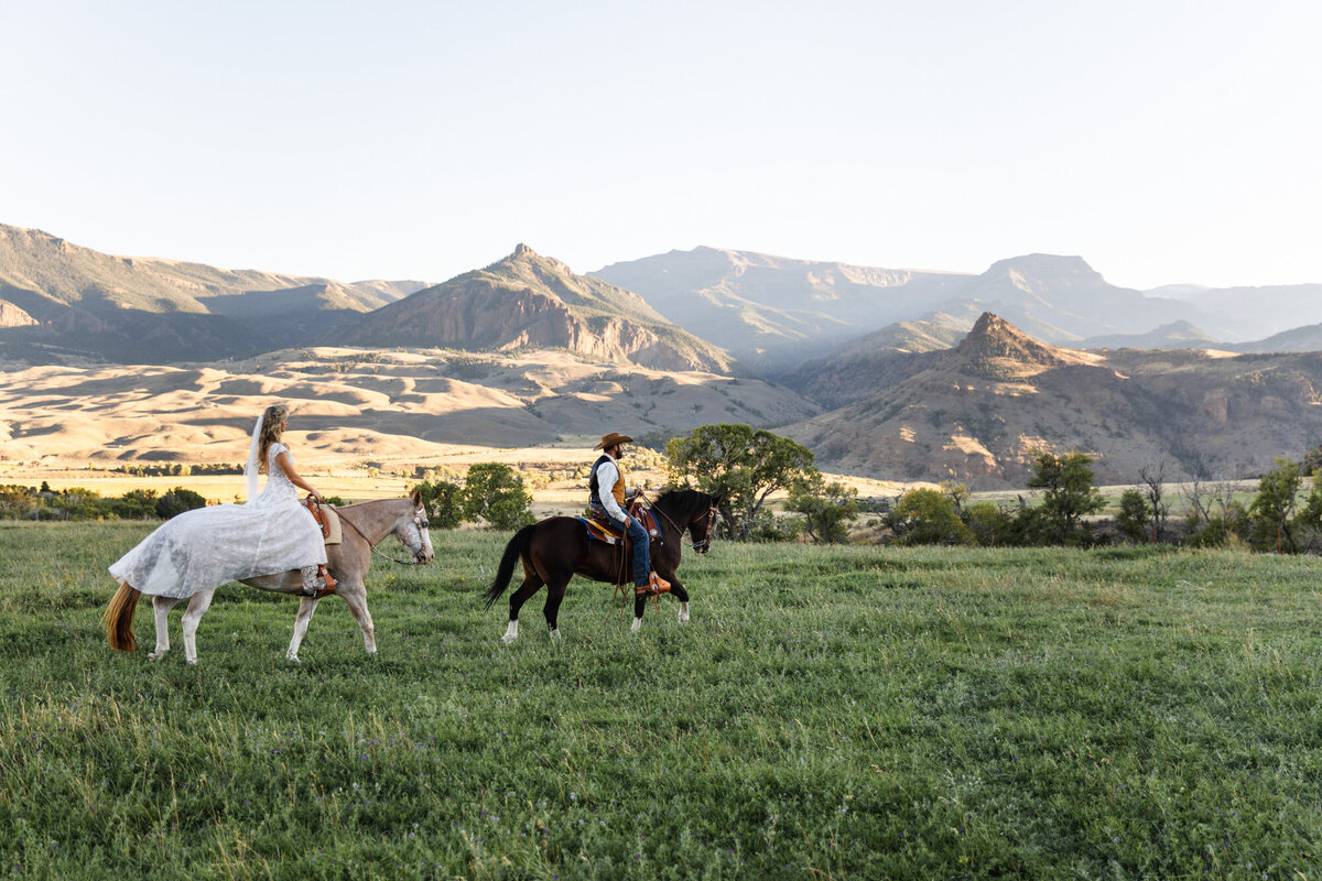 couple on horses