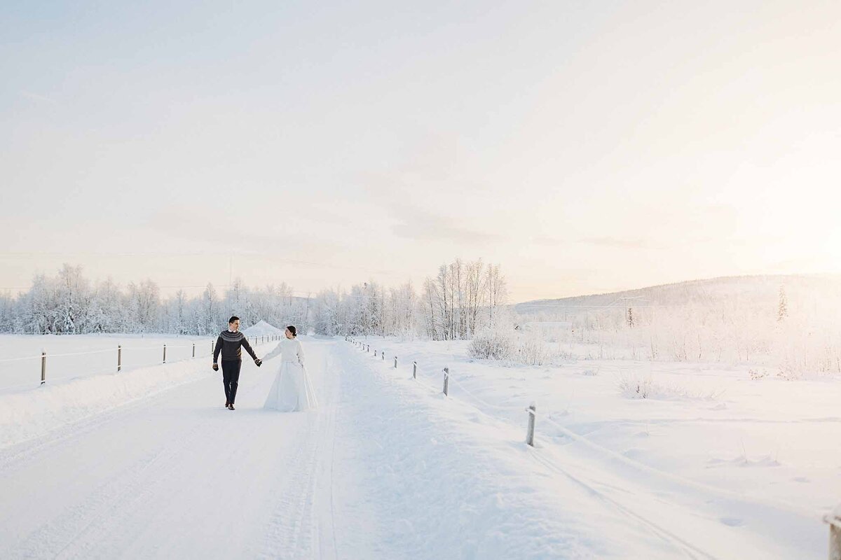 icehotel-weddings-winter-weddings-vinterbröllop-fotograf-kiruna-photographer-wedding-photographer058056