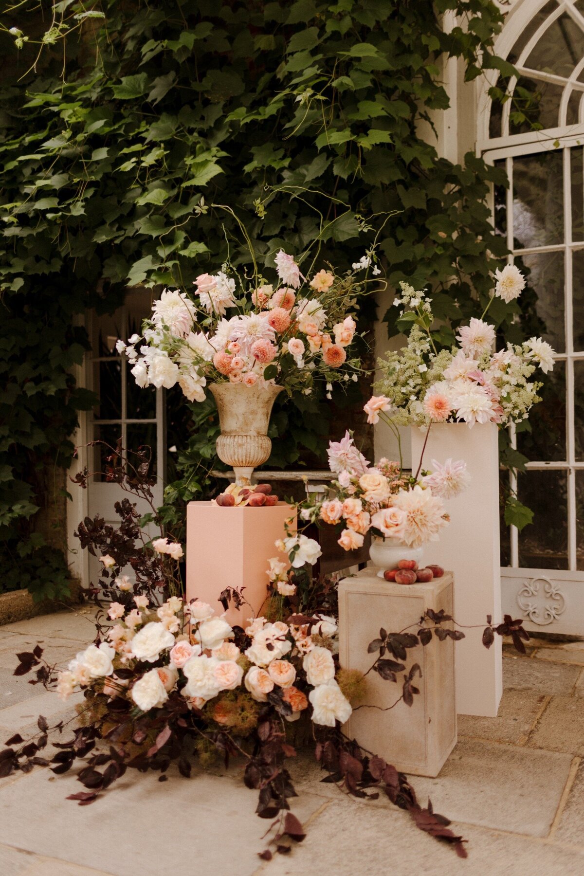 peach-wedding-flowers-avington-park