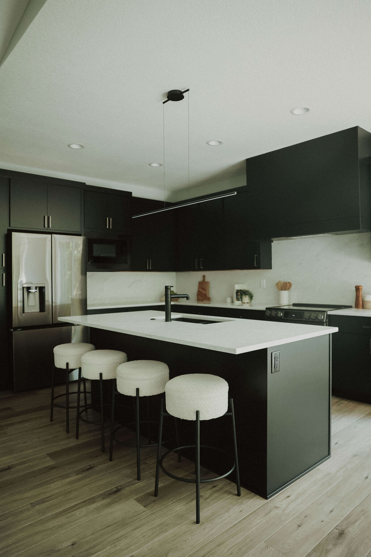 6907-Kitchen-Panora-Central-Iowa-Custom-Home-JRL-Builders-E23A9380