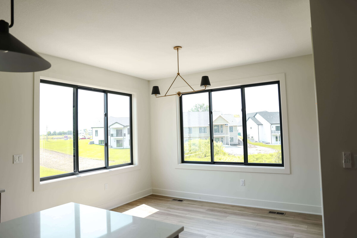 5306-Dining-Urbandale-Central-Iowa-Custom-Home-JRL-Builders-3F1A2787