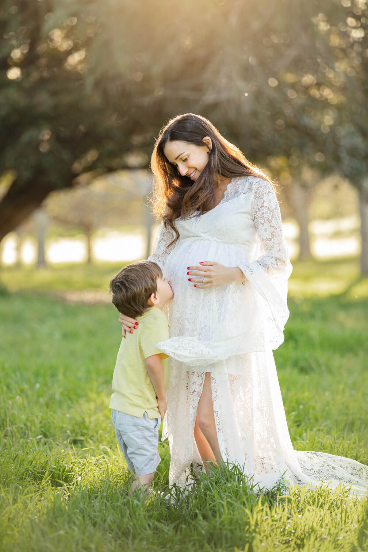 Maternity photoshoot in Woodland Hills of pregnant mom with her first baby boy photographed by Elsie Rose Photography