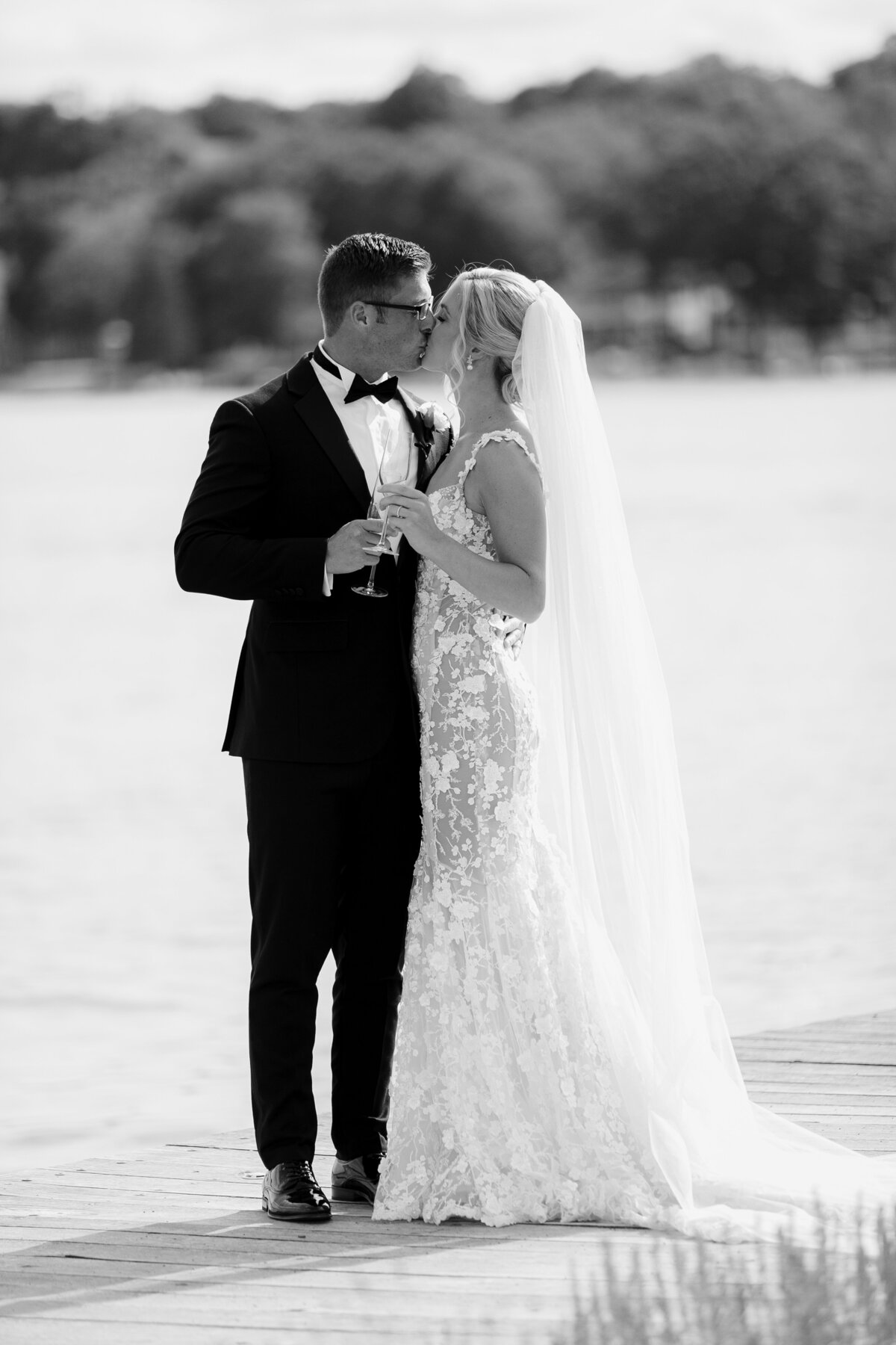 Lake House  Canandaigua Wedding Just Married Bride and Groom Portraits_Verve Event Co (9)