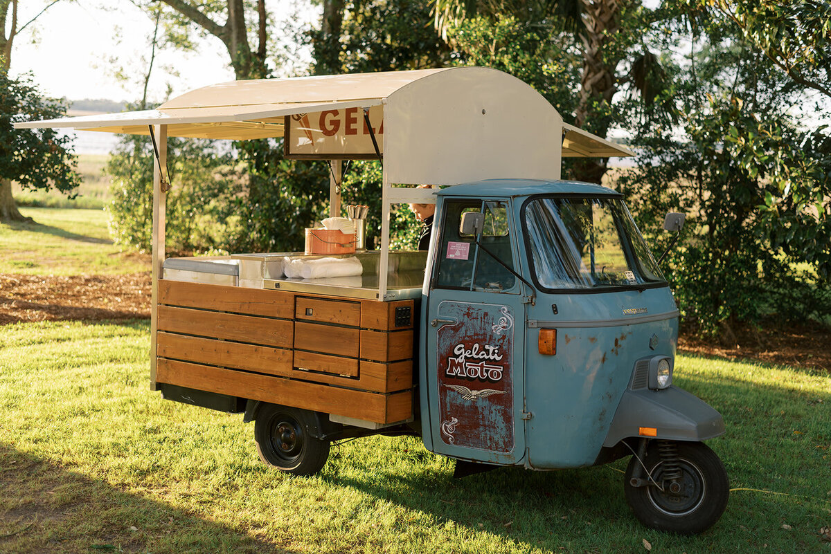 mobile bar at outdoor wedding in Charleston