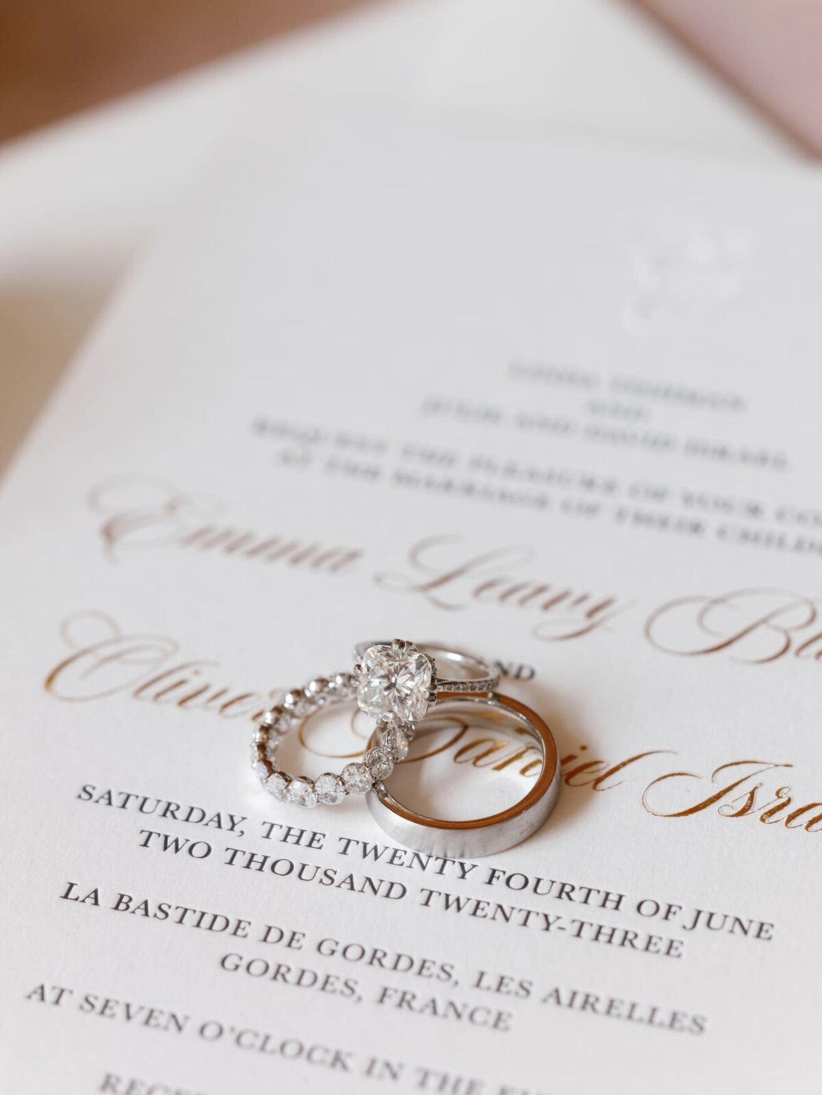 wedding-rings-and-stationery