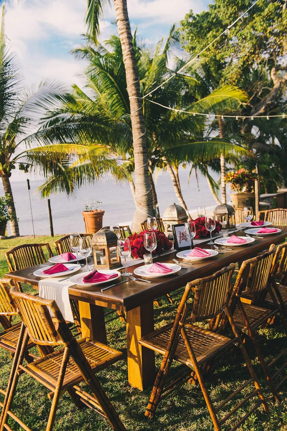 Tables and setting wedding reception in sayulita at villa del osos