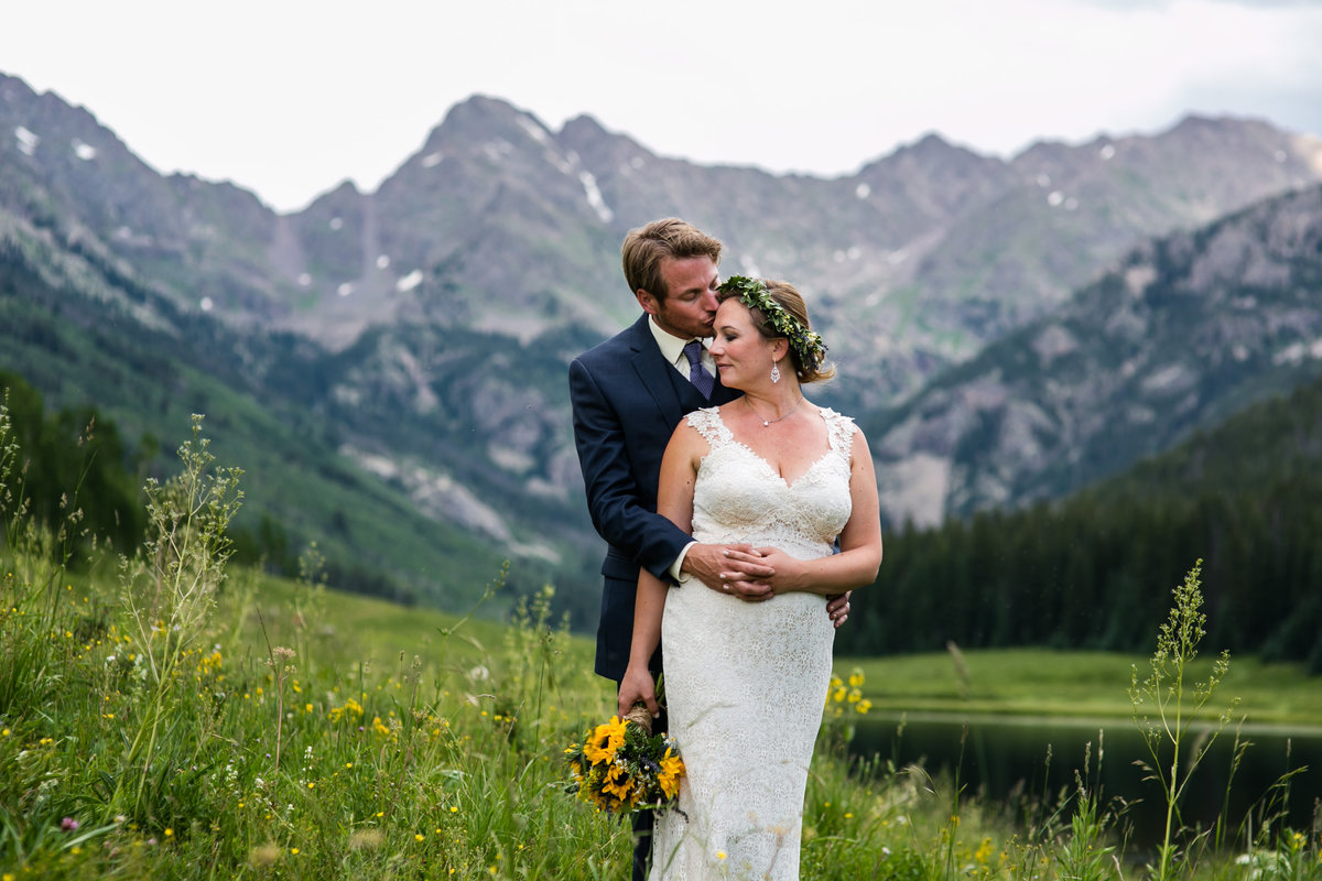 bride and groom with lake and mountains piney ranch
