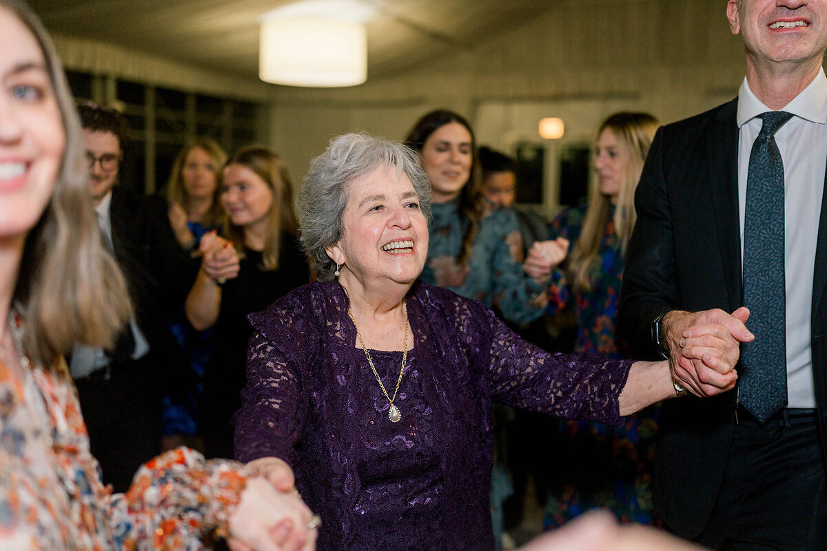 Eliana-Melmed-Photography-Chicago-LosAngeles-Jewish-WeddingPhotography-SimchaDancing-00165