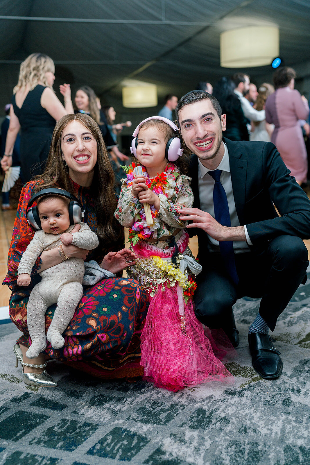 Eliana-Melmed-Photography-Chicago-LosAngeles-Jewish-WeddingPhotography-Dancefloor-00041