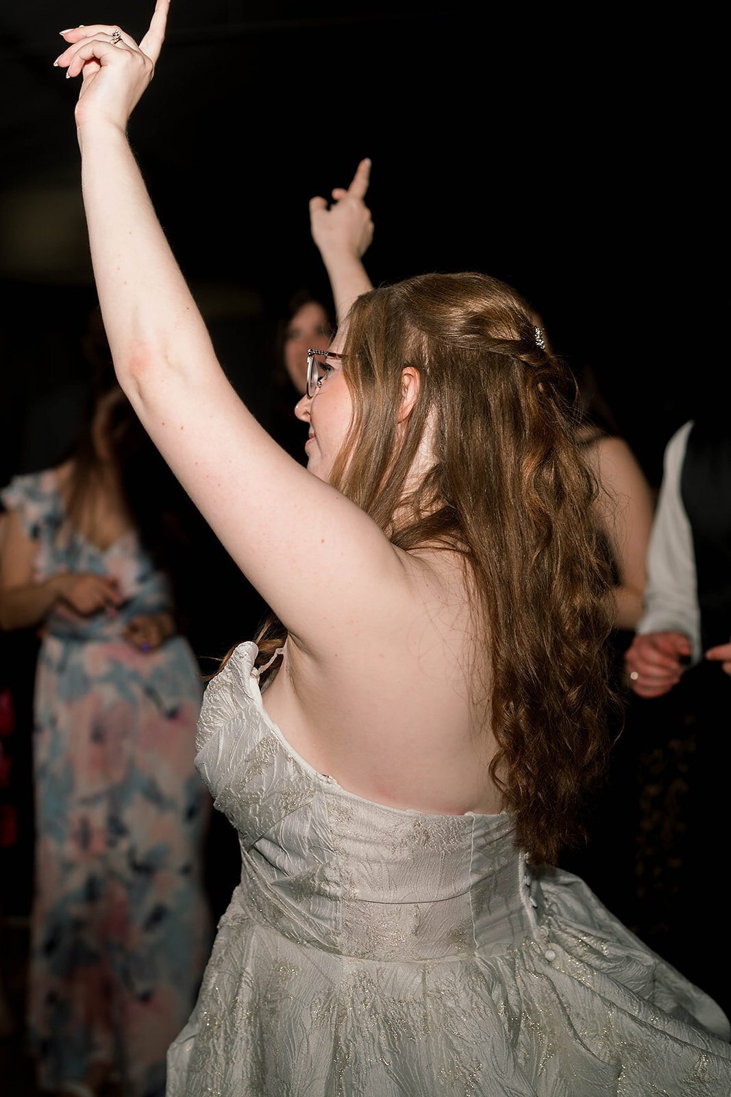 Eliana-Melmed-Photography-Chicago-LosAngeles-Jewish-WeddingPhotography-Dancefloor-00158