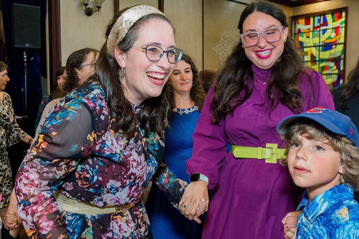 Eliana-Melmed-Photography-Chicago-LosAngeles-Jewish-WeddingPhotographer-CarmiKalman-WomensDancing-00072