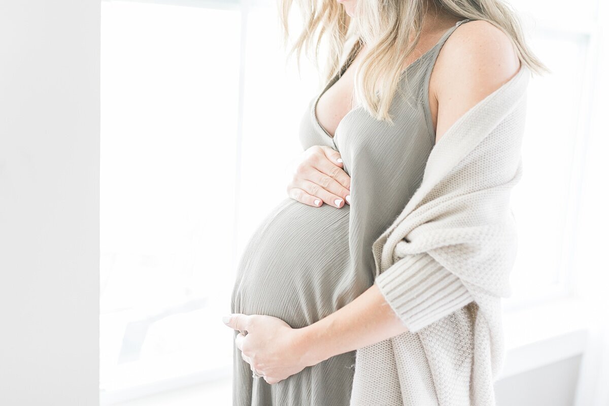 Mount-Pleasant-Maternity-Session-In-Home-Lifestyle_0069