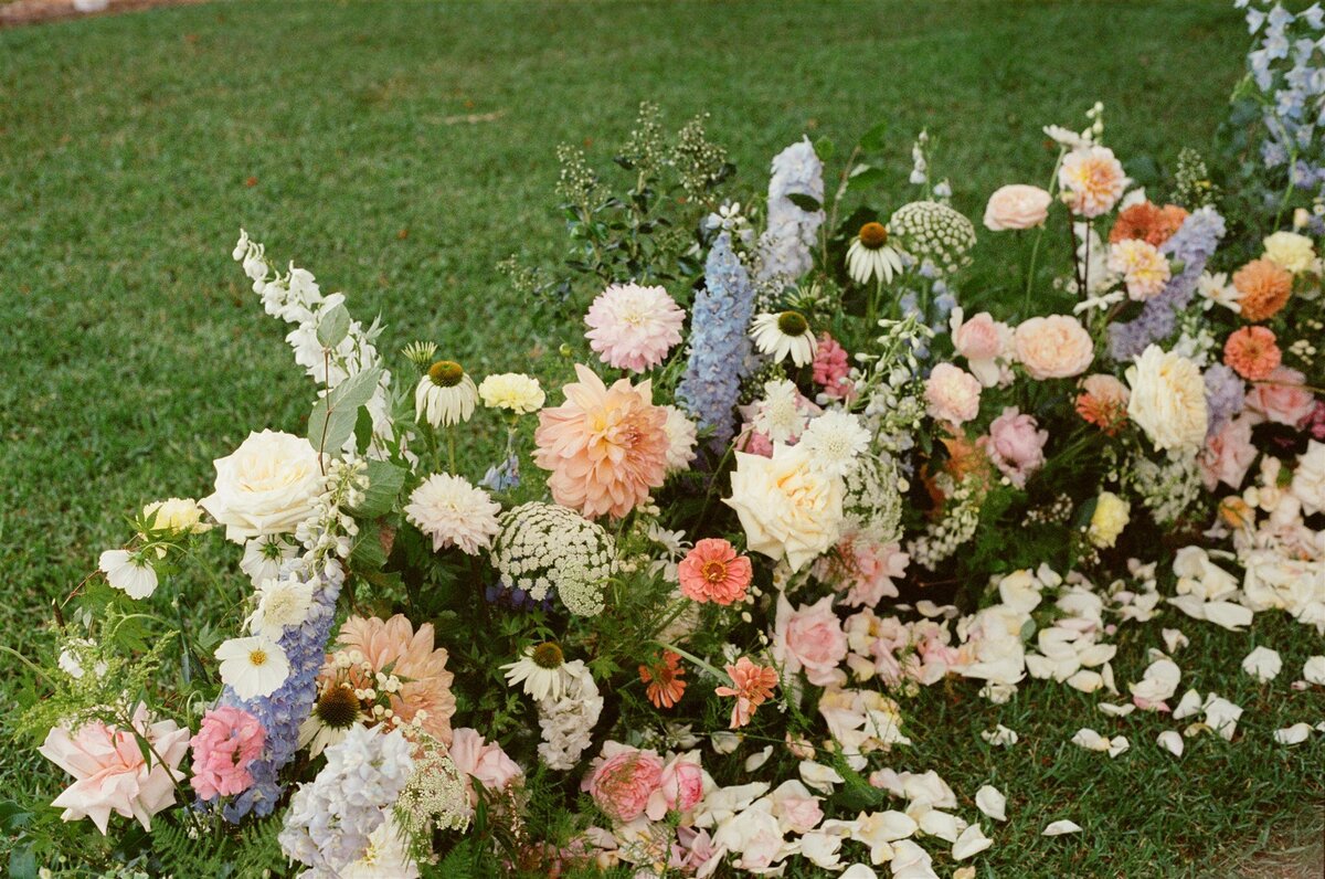 Bee's Blossoms Floral Studio Gold Coast Australia Florist Wedding Event Floral Design Flower Workshops Retail Deliveries Belle Clark Whimsical Romantic Lush Flowers Wedding Bouquets Centerpieces dd film-25