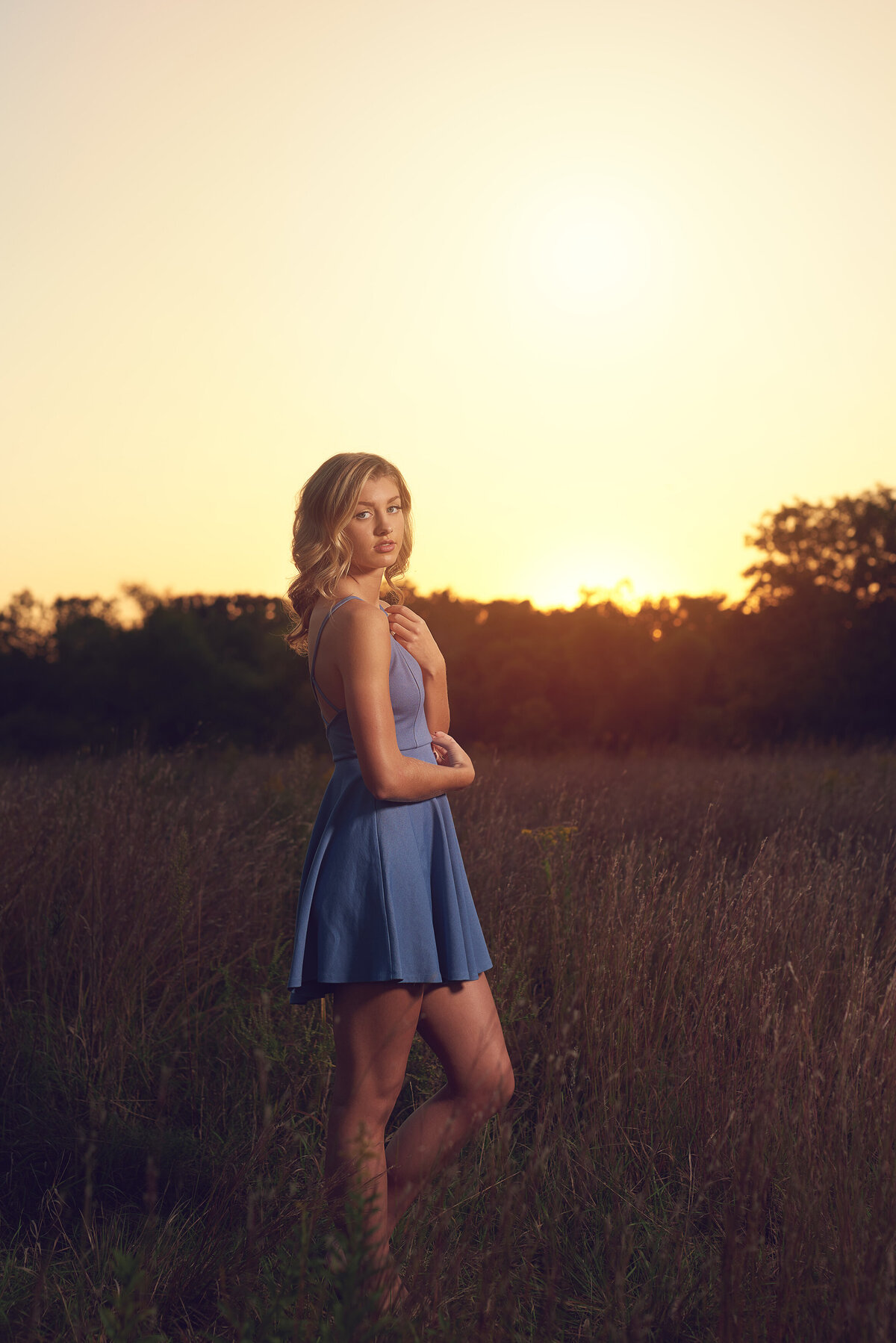 Sunset senior pictures in a field Minnesota1