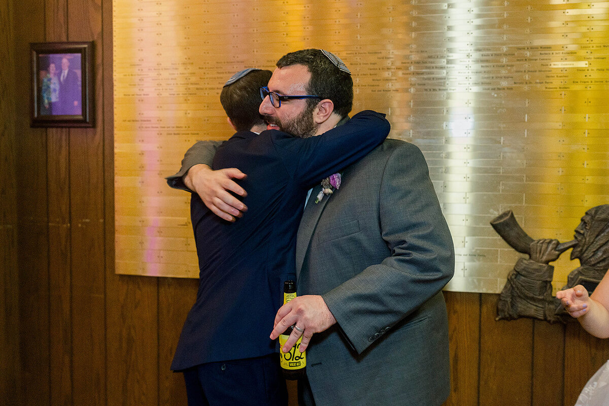 Eliana-Melmed-Photography-Chicago-LosAngeles-Jewish-WeddingPhotography-ElianaSklar-CocktailHour-00070