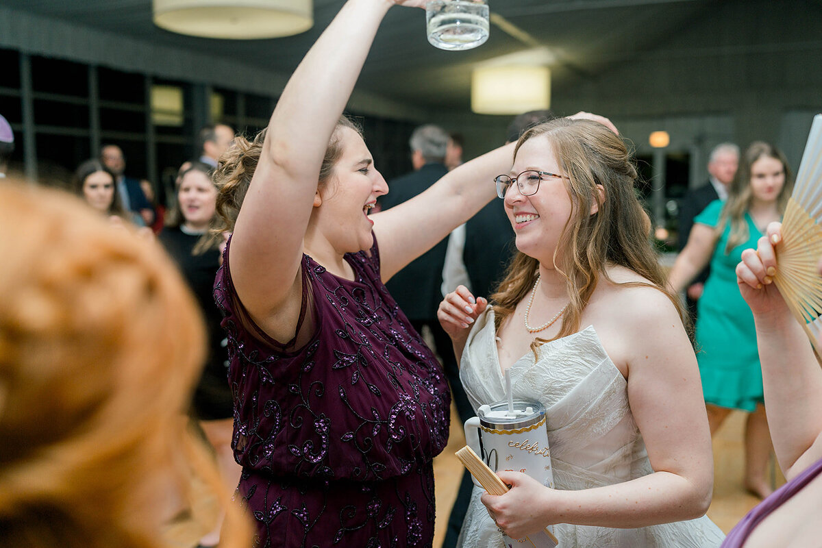 Eliana-Melmed-Photography-Chicago-LosAngeles-Jewish-WeddingPhotography-Dancefloor-00053