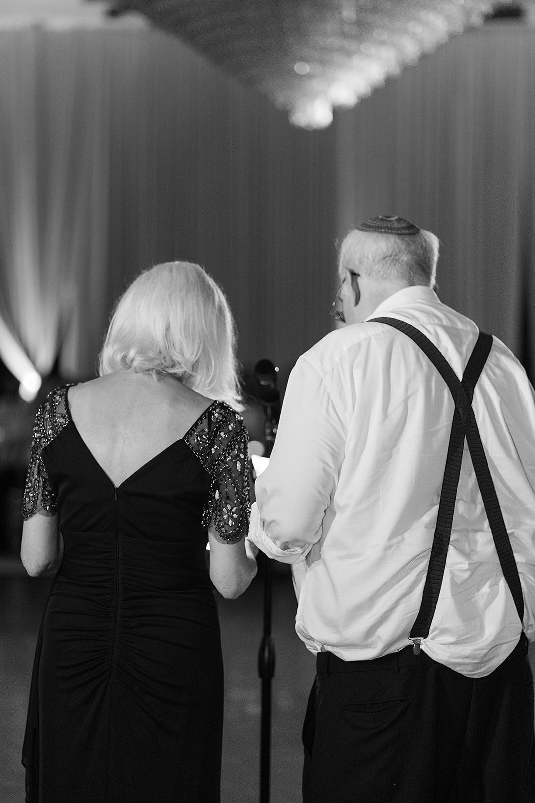 Eliana-Melmed-Photography-Chicago-LosAngeles-Jewish-WeddingPhotography-ElianaSklar-DanceFloor-00063