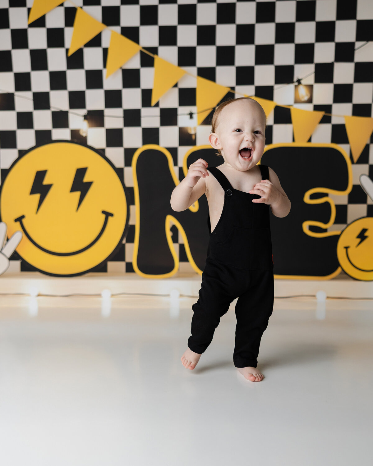 Adorable little one strutting into “ONE” with style and confidence in a bold black-and-yellow themed cake smash. Captured by Yucaipa cake smash photographer Kaitlyn Dawn Photography.