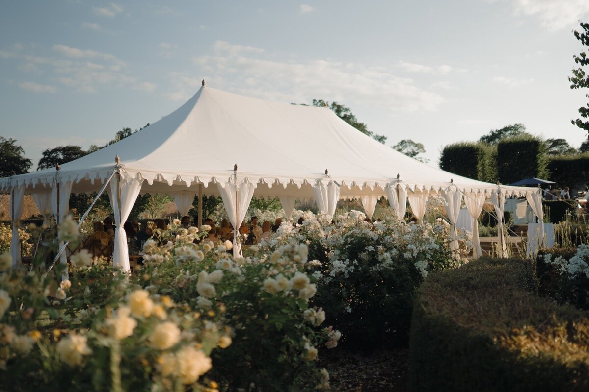 english-country-marquee-wedding