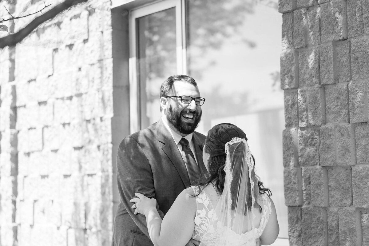 Eliana-Melmed-Photography-Chicago-LosAngeles-Jewish-WeddingPhotography-ElianaSklar-FirstLook-00089