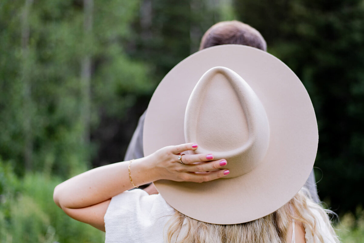 engagement-session-hat-detail-pictures