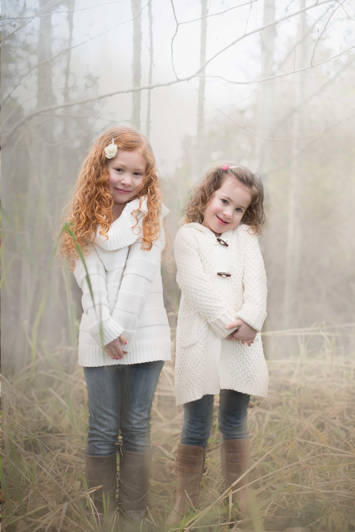 foggy-day-photoshoot-sisters-lovely-redhead-brunette-field-debbie-steeper