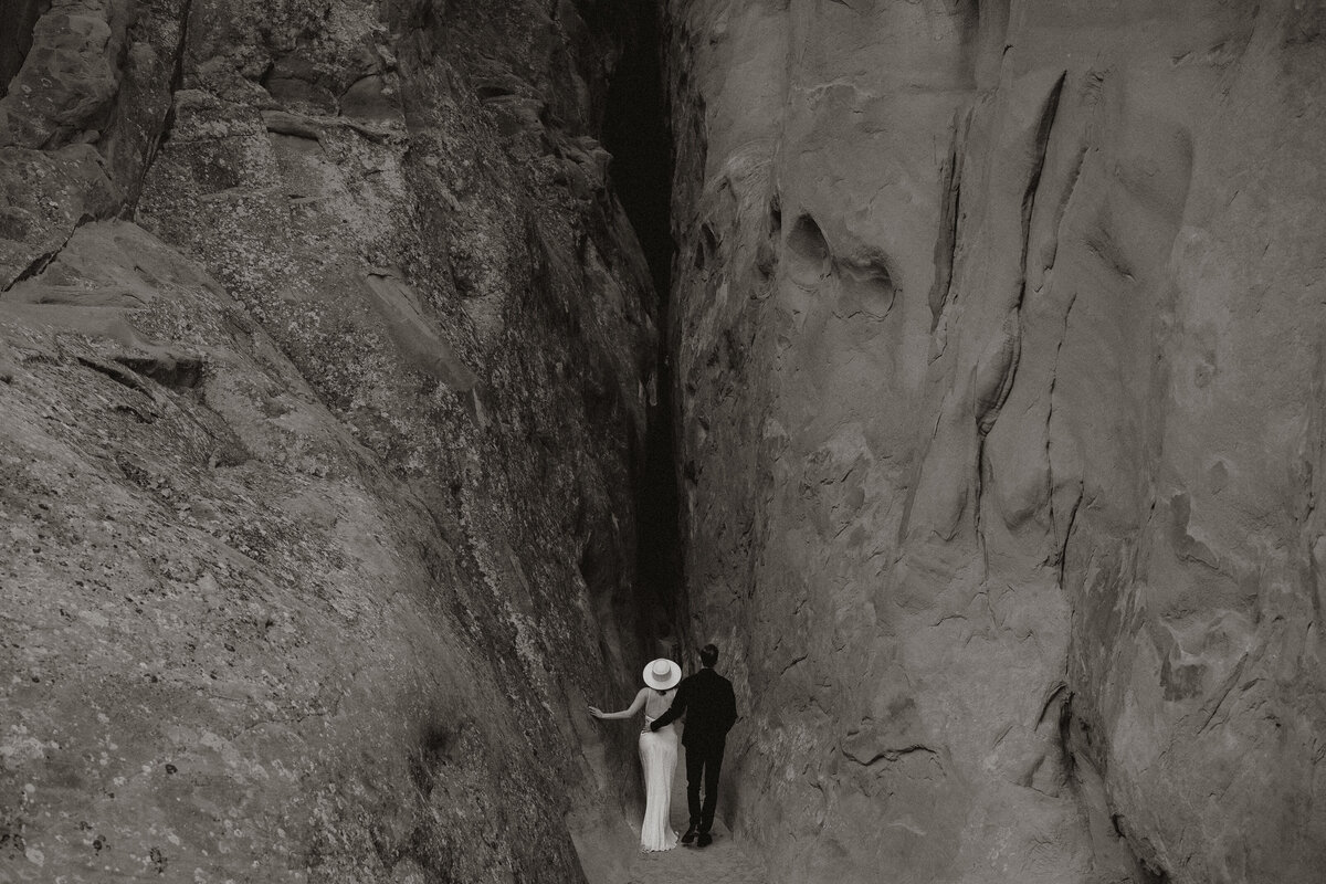 Arches-National-Park-Moab-Utah-engagement-photos-25