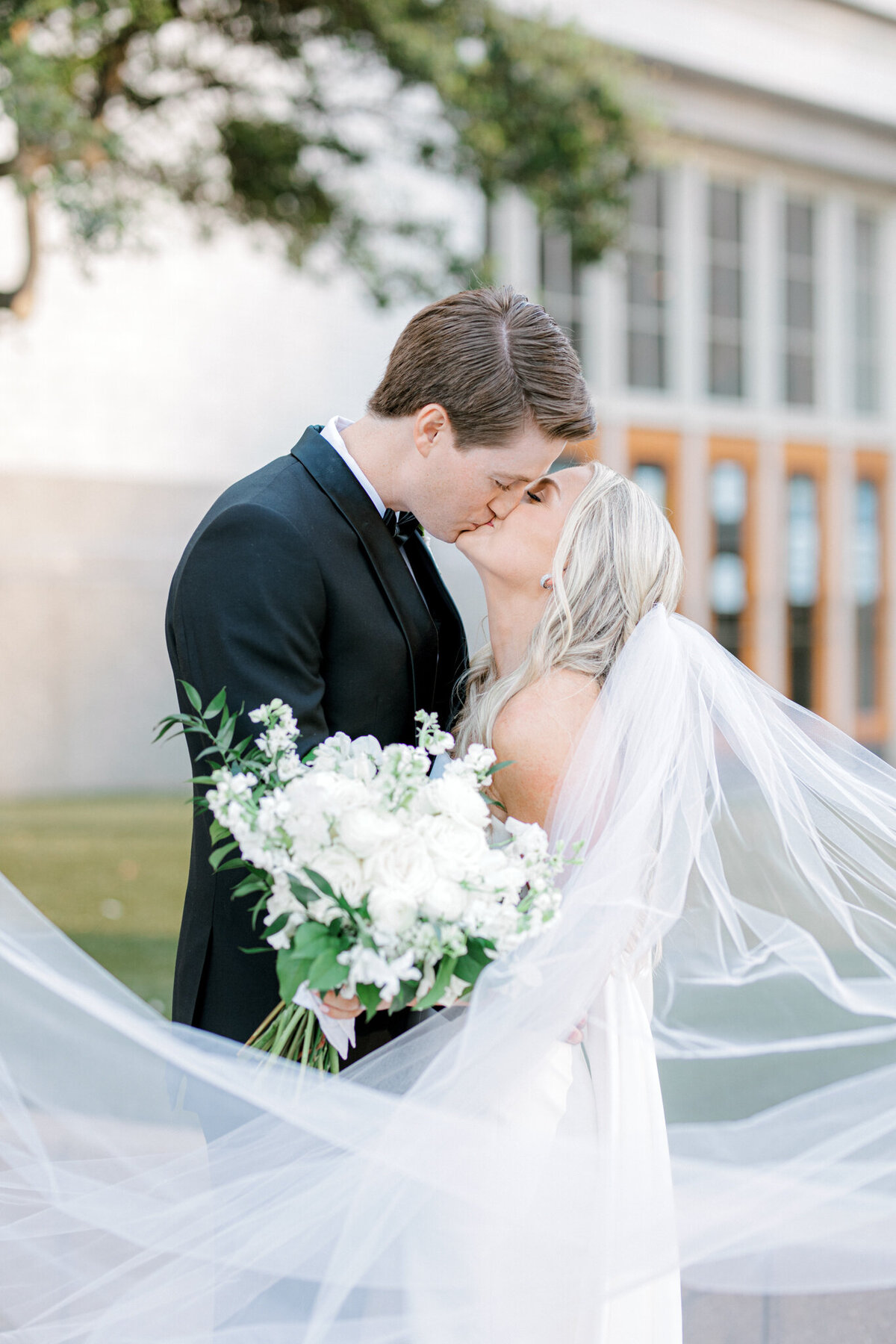 Madison & Michael's Wedding at Union Station | Dallas Wedding Photographer | Sami Kathryn Photography-10