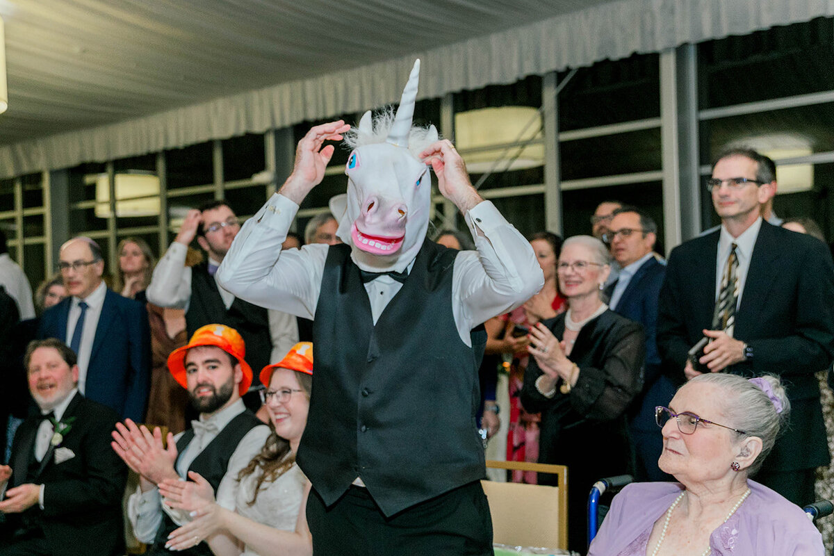 Eliana-Melmed-Photography-Chicago-LosAngeles-Jewish-WeddingPhotography-SimchaDancing-00092
