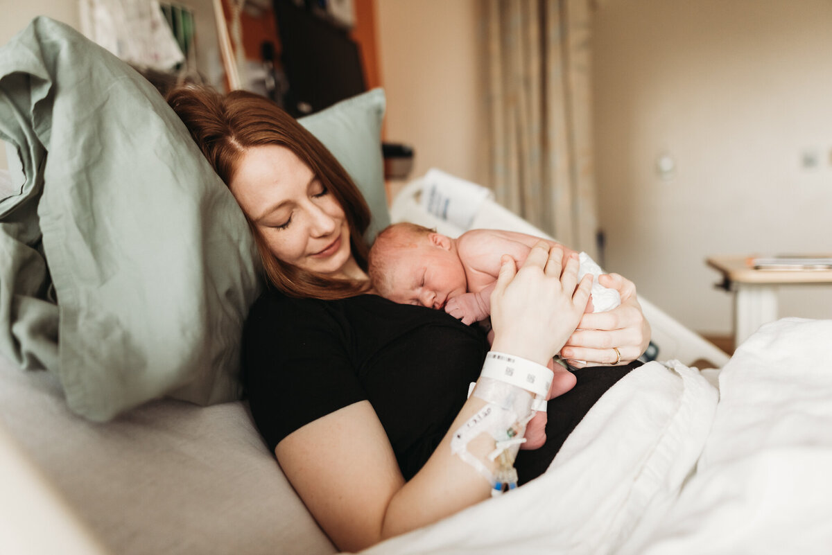 fresh 48 mom in hospital with newborn