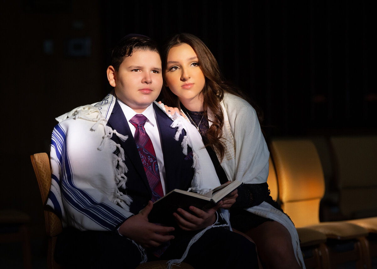 bar-mitzvah-family-candid-marlboro-jewish-center