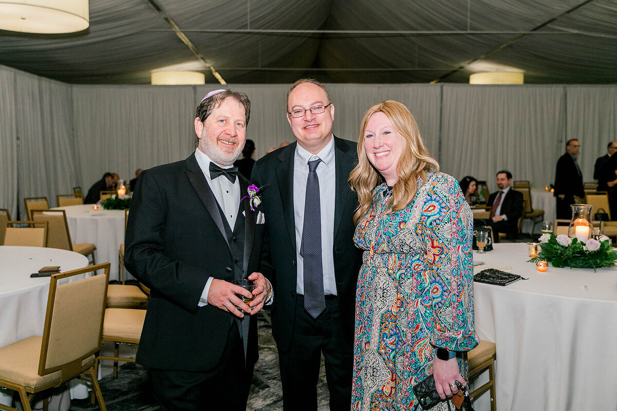 Eliana-Melmed-Photography-Chicago-LosAngeles-Jewish-WeddingPhotography-Dancefloor-00021
