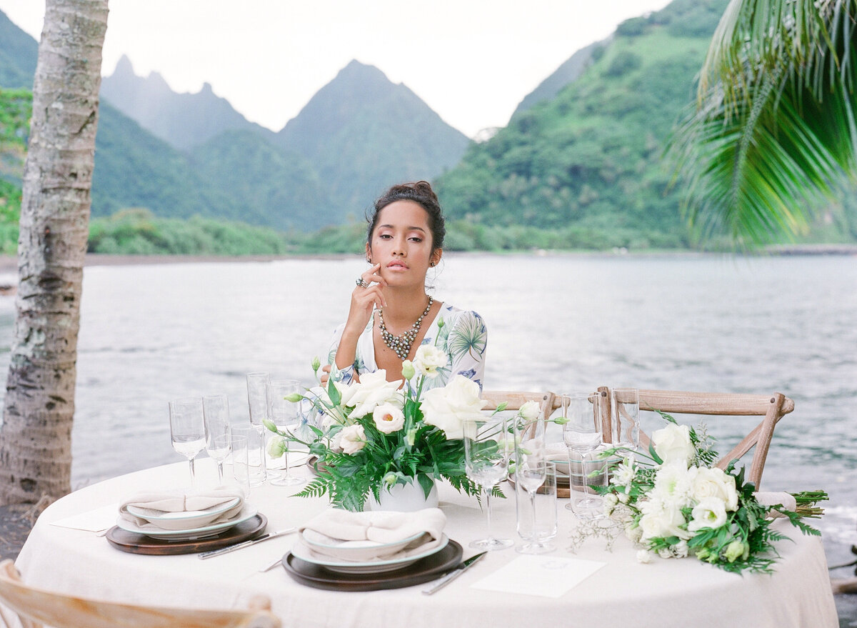Vahine elegant portrait in Tahiti during a pre wedding shooting with table design and flowers and tahitian pearls