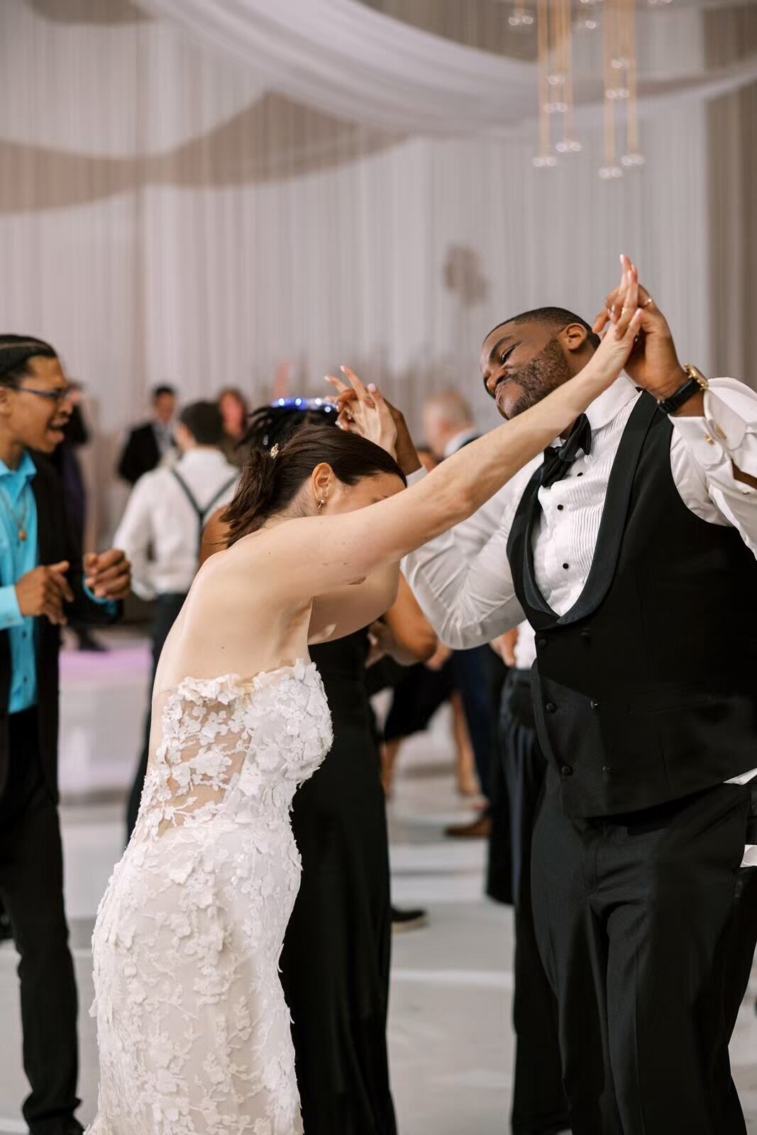 dancing-at-peninsula-chicago-wedding