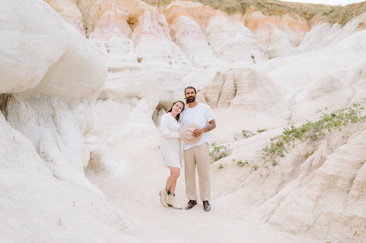 Couple kisses at the Paint Mines in Colorado