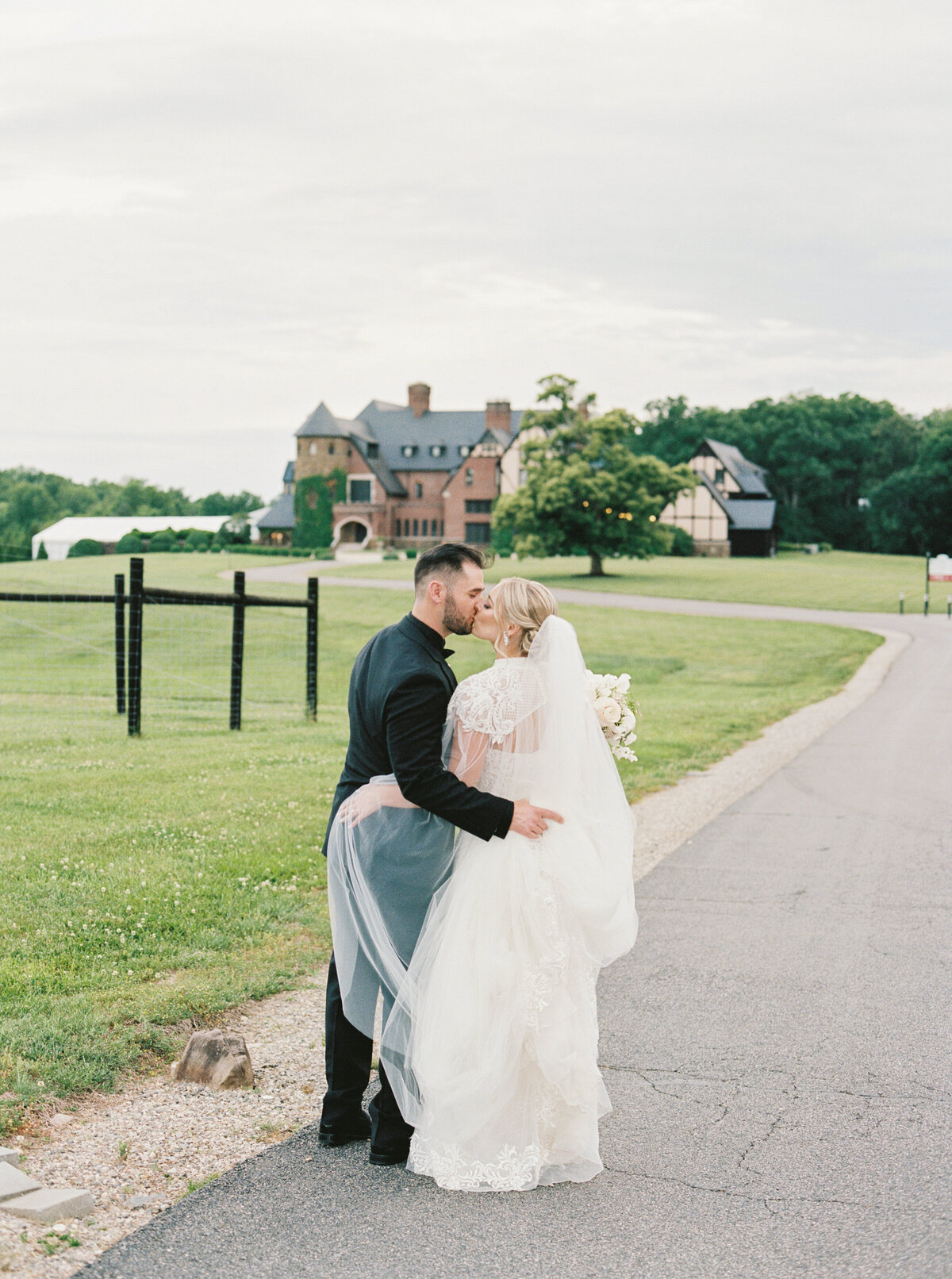Dover_Hall_Virginia_Wedding_Photographer_Natalie_Jayne_Photography_-03