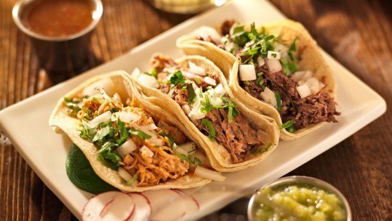 Preparación-de-los-tacos-mexicanos-570x321