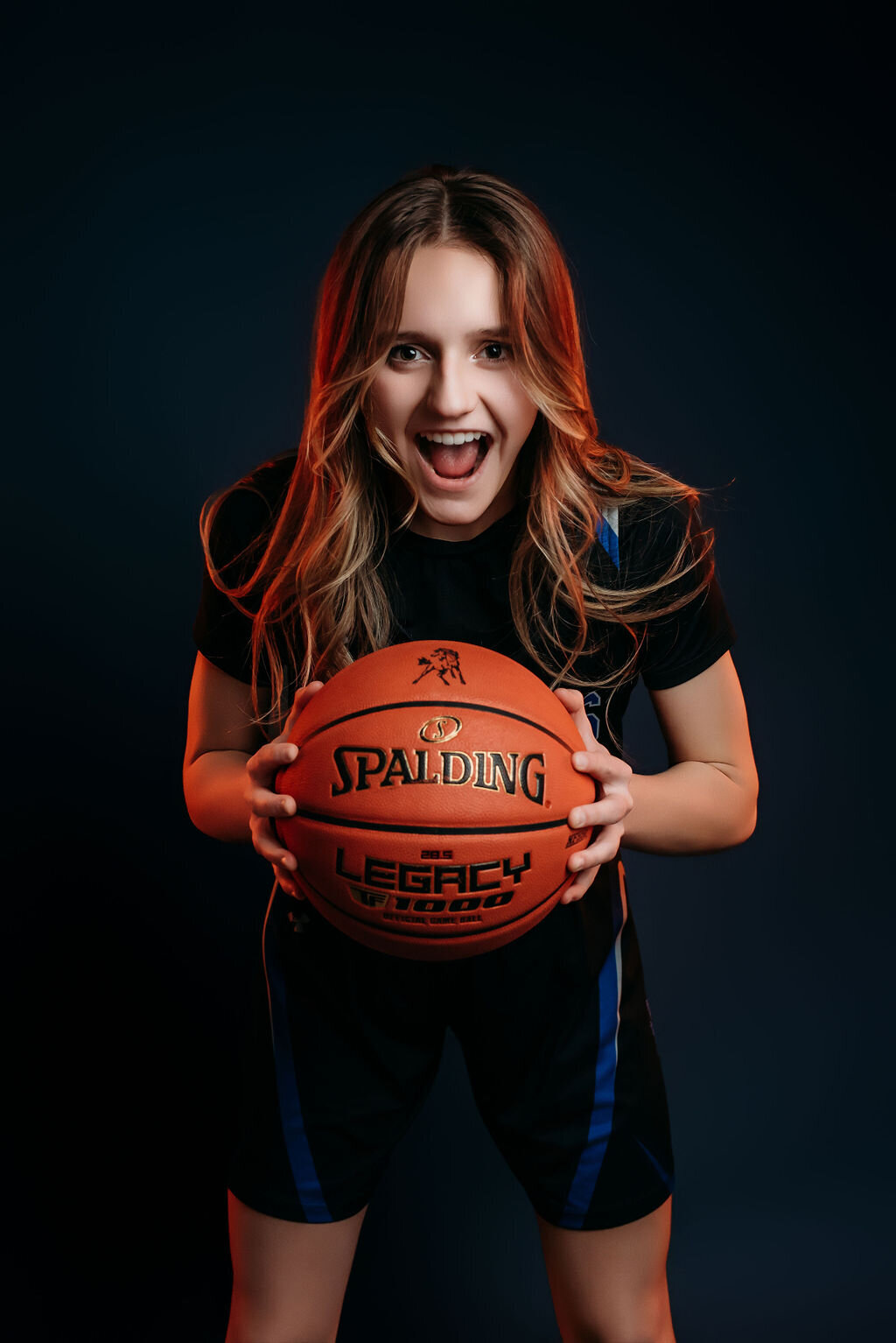 Alyssa-Daken-Photography-Bemidji-Minnesota-senior-photographer-fine-art-dramatic-editorial-mustangs-basketball-action-sports-seamless-professional-school-studio-portrait-photos