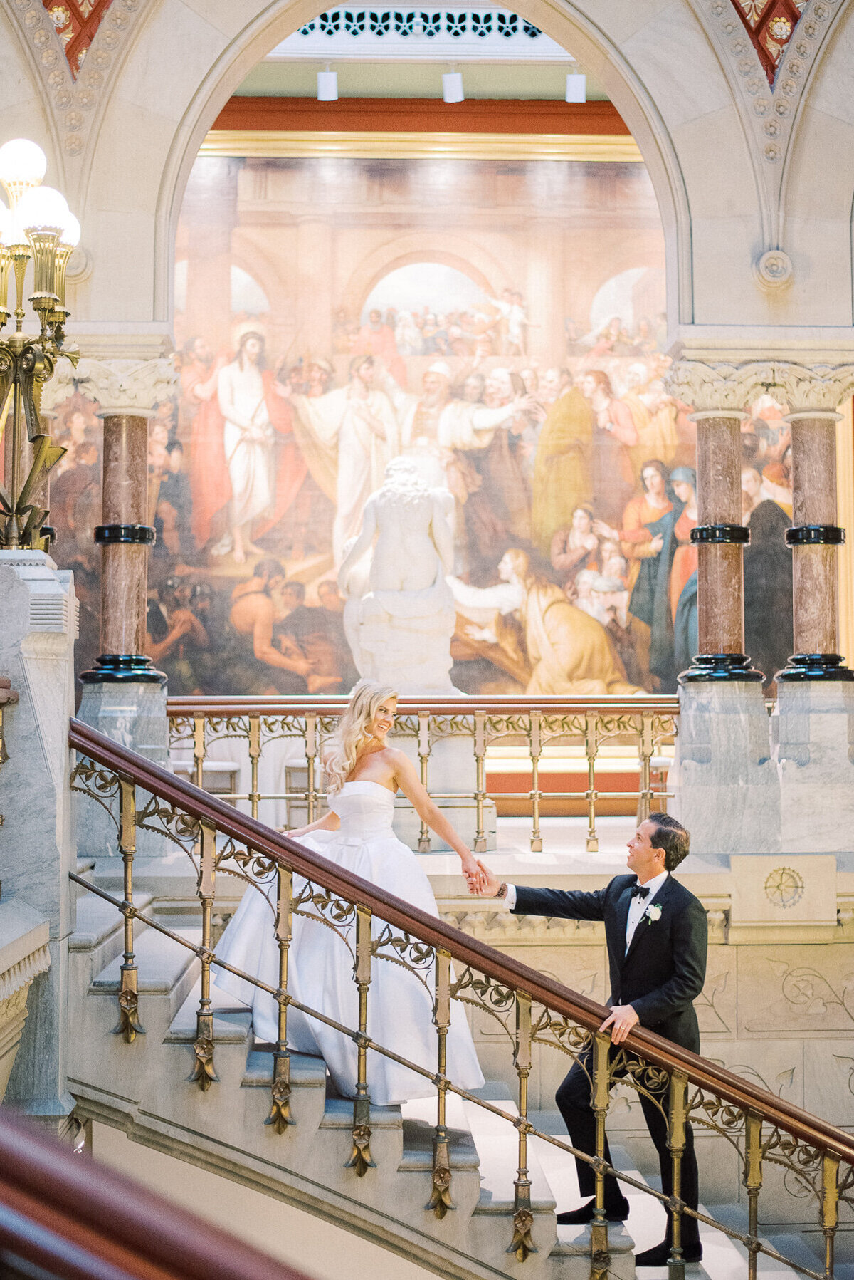 Michelle-Behre-Photography-Philadelphia-Academy-Fine-Art-Historic-Building-Wedding-10