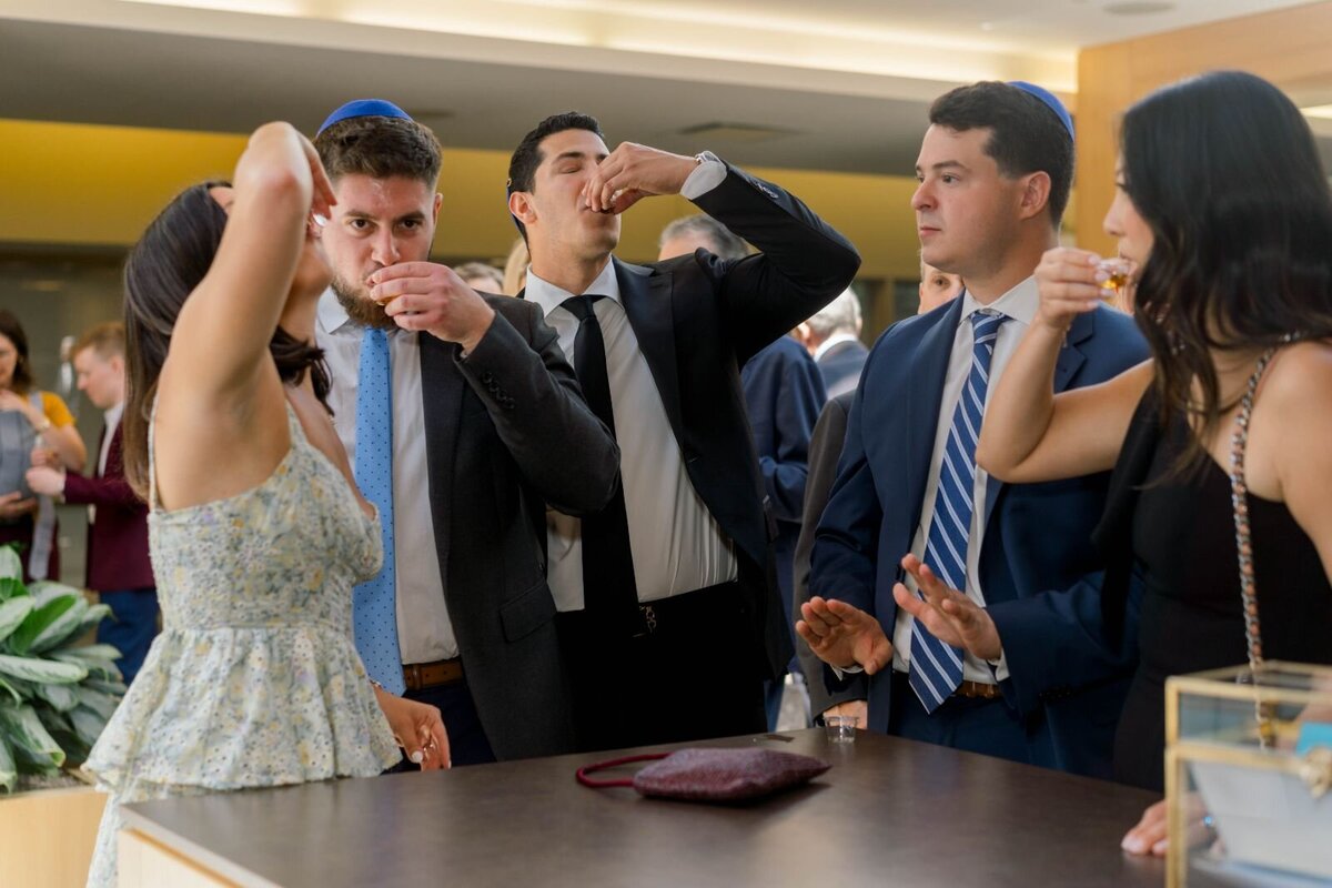 Eliana-Melmed-Photography-Chicago-LosAngeles-Jewish-WeddingPhotography-ShulaNoah-Tisch-00050