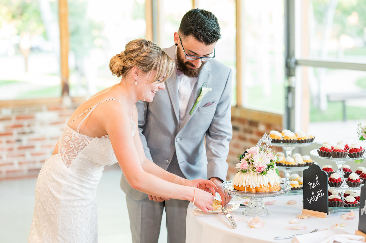 Kaitlyn + Joshua Wedding - Cake-15