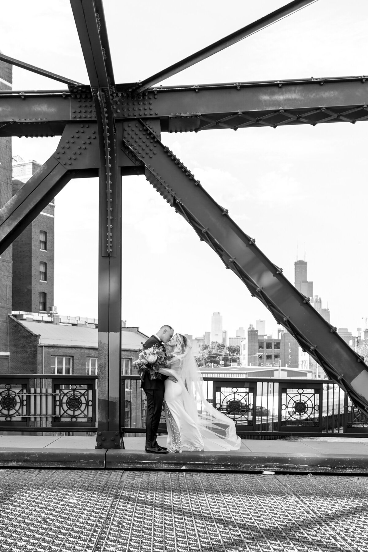 Downtown-Chicago-Lacuna-Lofts-Rooftop-Wedding-25